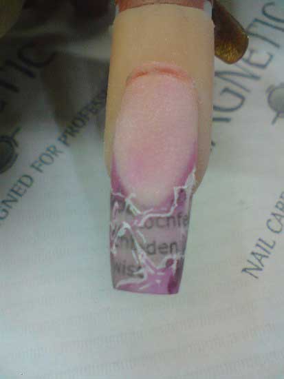 Nailart Design mit einer Zeitung