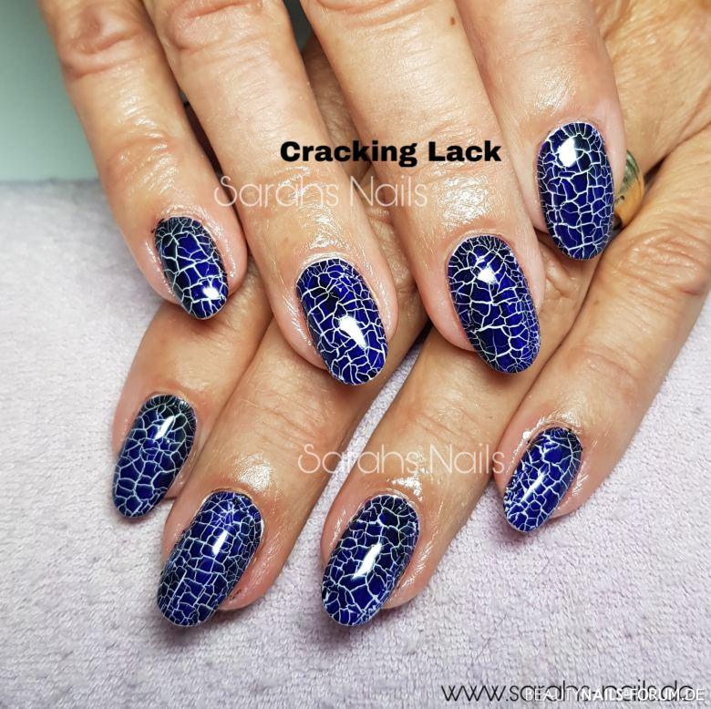 Cracking Nägel Fullcover in blau Nageldesign